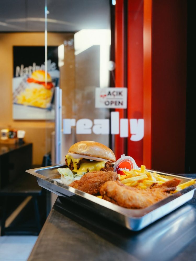 We focus on details.Especially when they’re really crispy.#yexplease #reallyfriedchicken @really